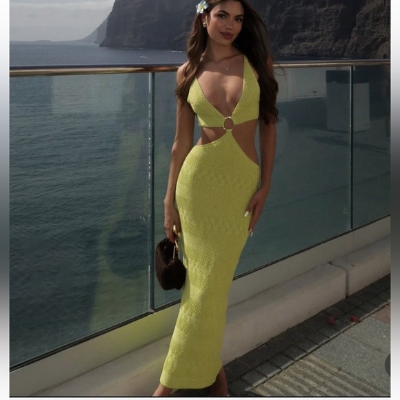 Zara Dresses & Skirts - NWT Zara VACATION Cutout Maxi Dress size S 
🚨FIRM PRICE NO DISCOUNT